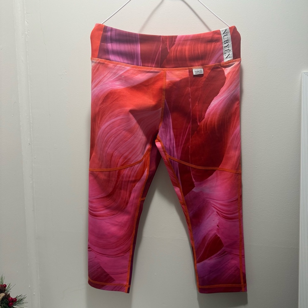 Nubyen Crop Leggings size Small